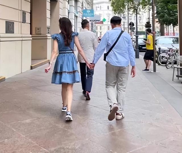 嘴巴外翻又高又壮比妈妈李嘉欣还要高爱游戏爱体育许晋亨14岁儿子长变样(图4)