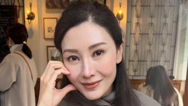 嘴巴外翻又高又壮比妈妈李嘉欣还要高爱游戏爱体育许晋亨14岁儿子长变样(图1)