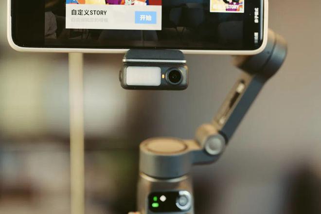 Moblie 7 Pro稳定器首发初体验！爱游戏app体育549元！大疆OSMO(图2)