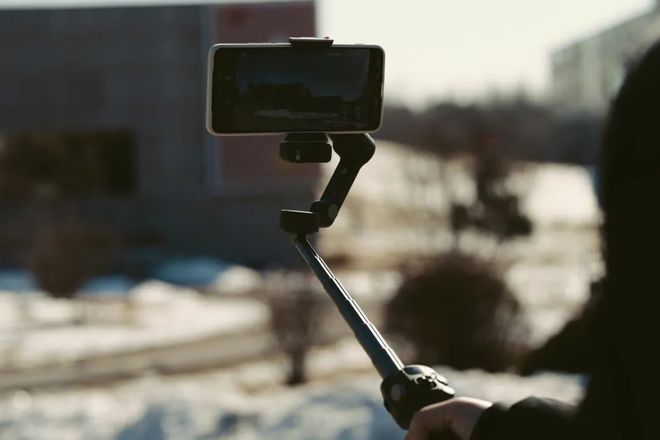 Moblie 7 Pro稳定器首发初体验！爱游戏app体育549元！大疆OSMO(图8)